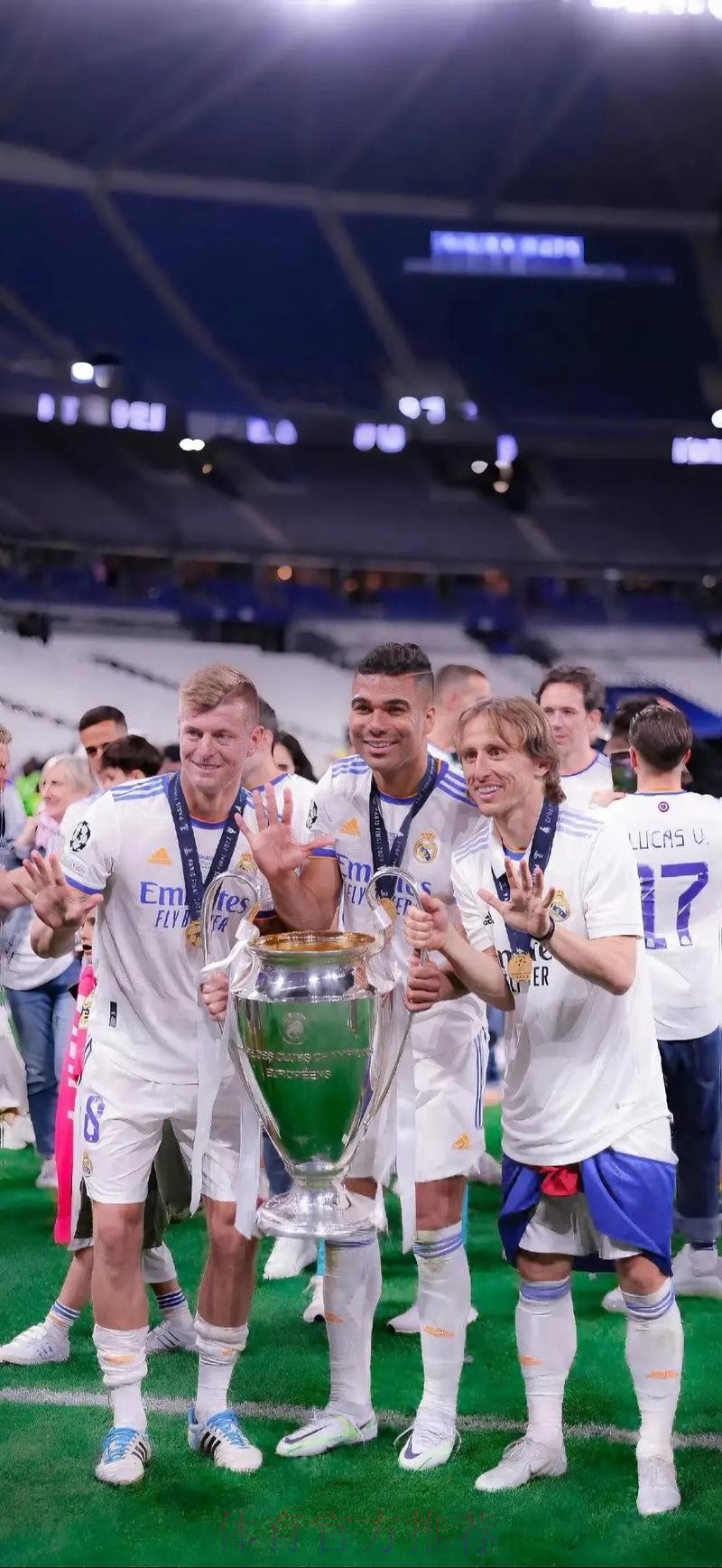 皇马34岁队长还在飞!8头球刷爆历史 百球里程碑